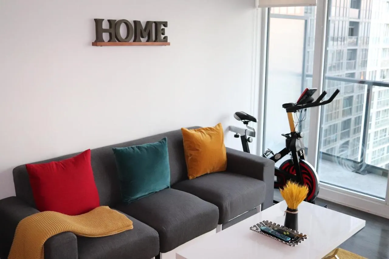 Διαμέρισμα Luxurious Downtown Condo With Breathtaking Lake And Cn Tower Views In The Heart Of A Vibrant Neighbourhood Τορόντο