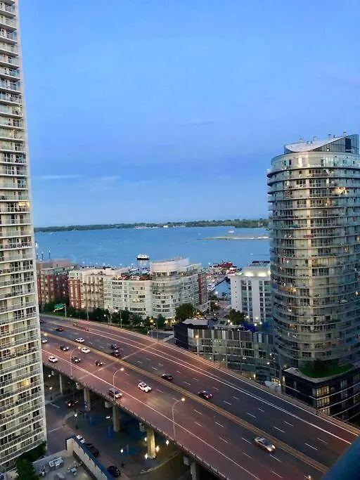 Luxurious Downtown Condo With Breathtaking Lake And Cn Tower Views In The Heart Of A Vibrant Neighbourhood Toronto