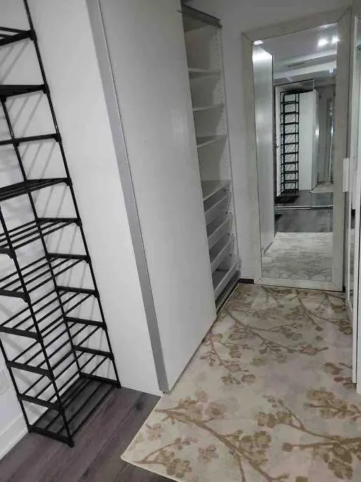 Luxurious Downtown Condo With Breathtaking Lake And Cn Tower Views In The Heart Of A Vibrant Neighbourhood Toronto 0*,