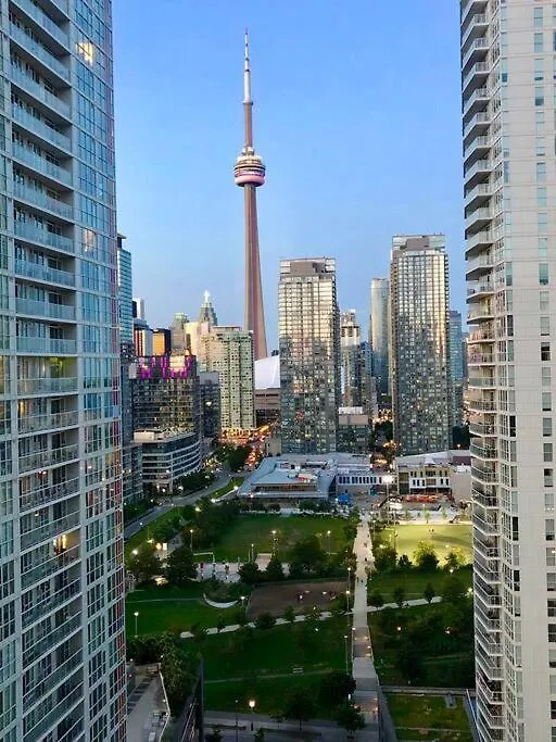 Luxurious Downtown Condo With Breathtaking Lake And Cn Tower Views In The Heart Of A Vibrant Neighbourhood Toronto Apartment