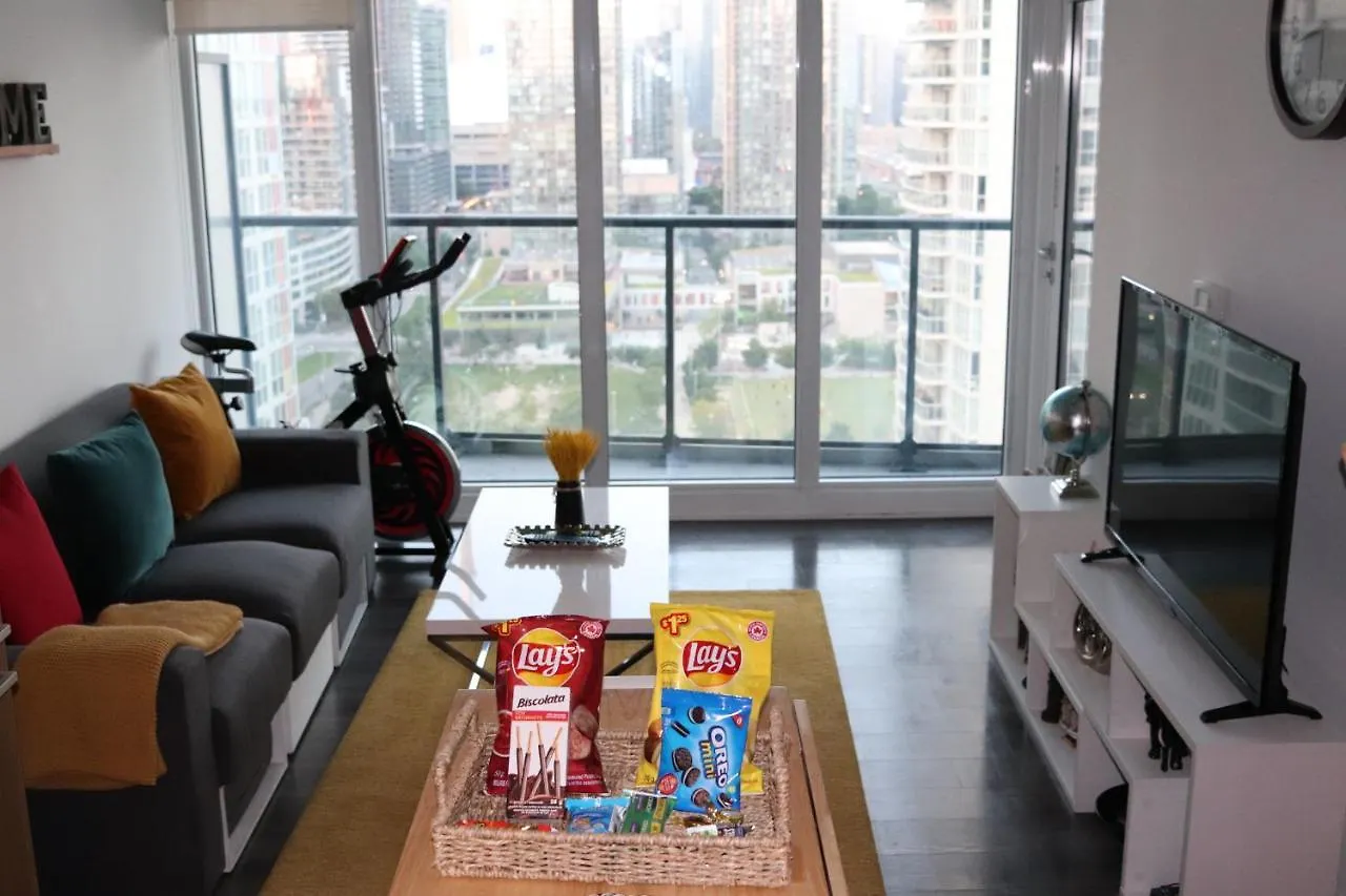 Luxurious Downtown Condo With Breathtaking Lake And Cn Tower Views In The Heart Of A Vibrant Neighbourhood Toronto Apartment