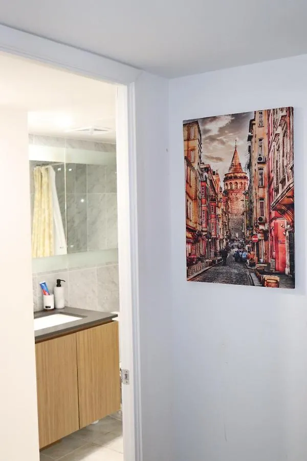 Apartment Luxurious Downtown Condo With Breathtaking Lake And Cn Tower Views In The Heart Of A Vibrant Neighbourhood Toronto