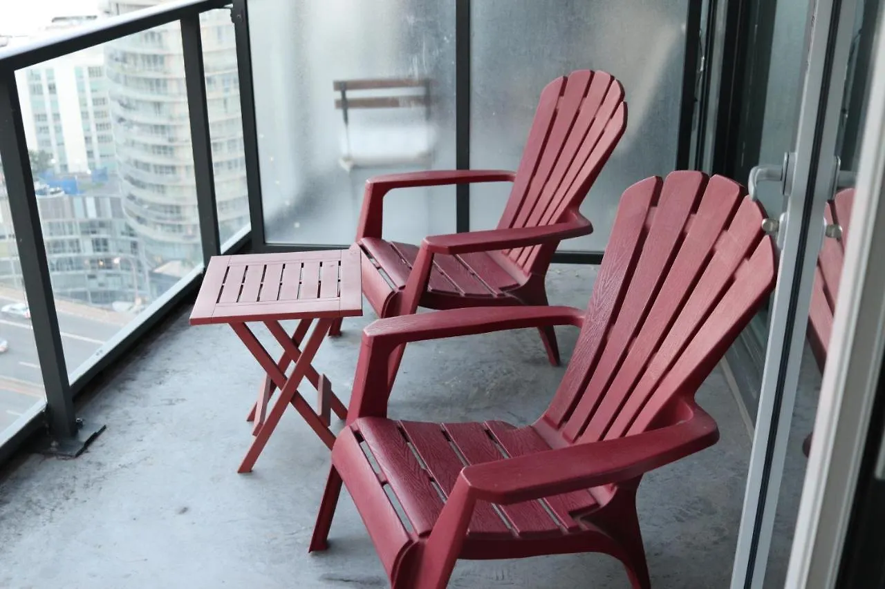 Luxurious Downtown Condo With Breathtaking Lake And Cn Tower Views In The Heart Of A Vibrant Neighbourhood Toronto 0*,