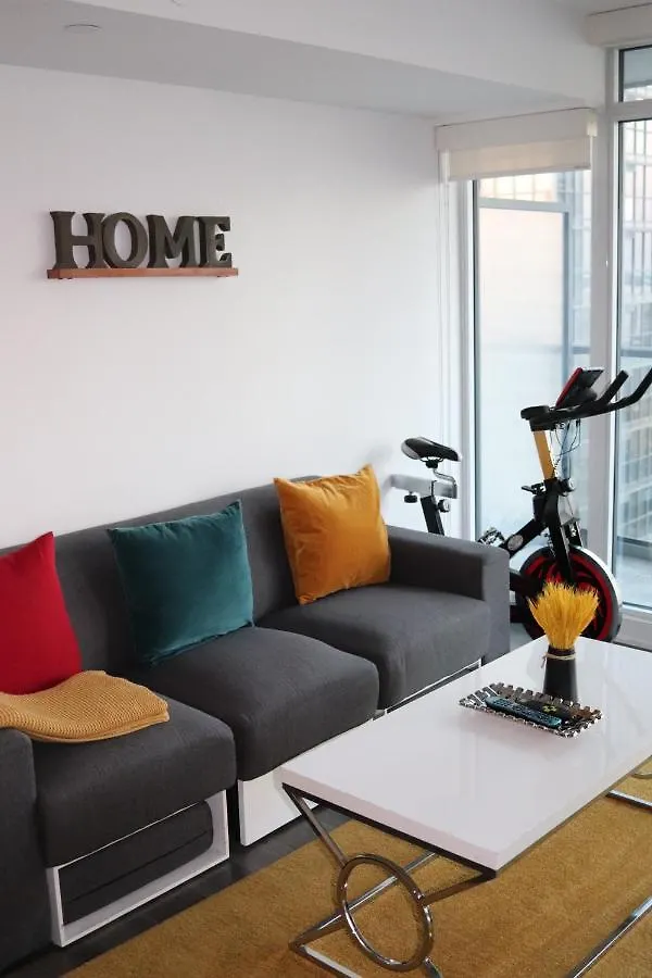 Luxurious Downtown Condo With Breathtaking Lake And Cn Tower Views In The Heart Of A Vibrant Neighbourhood Toronto Apartment